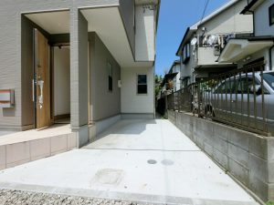 座間市入谷東新築分譲住宅の車庫