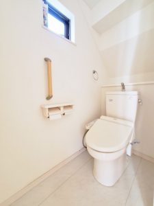 北山田戸建のトイレ